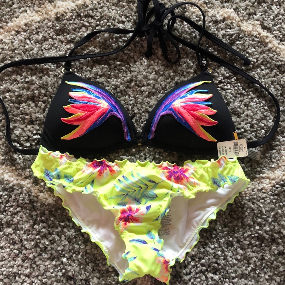 NEW Victoria’s Secret Push Up Bikini Medium Small
